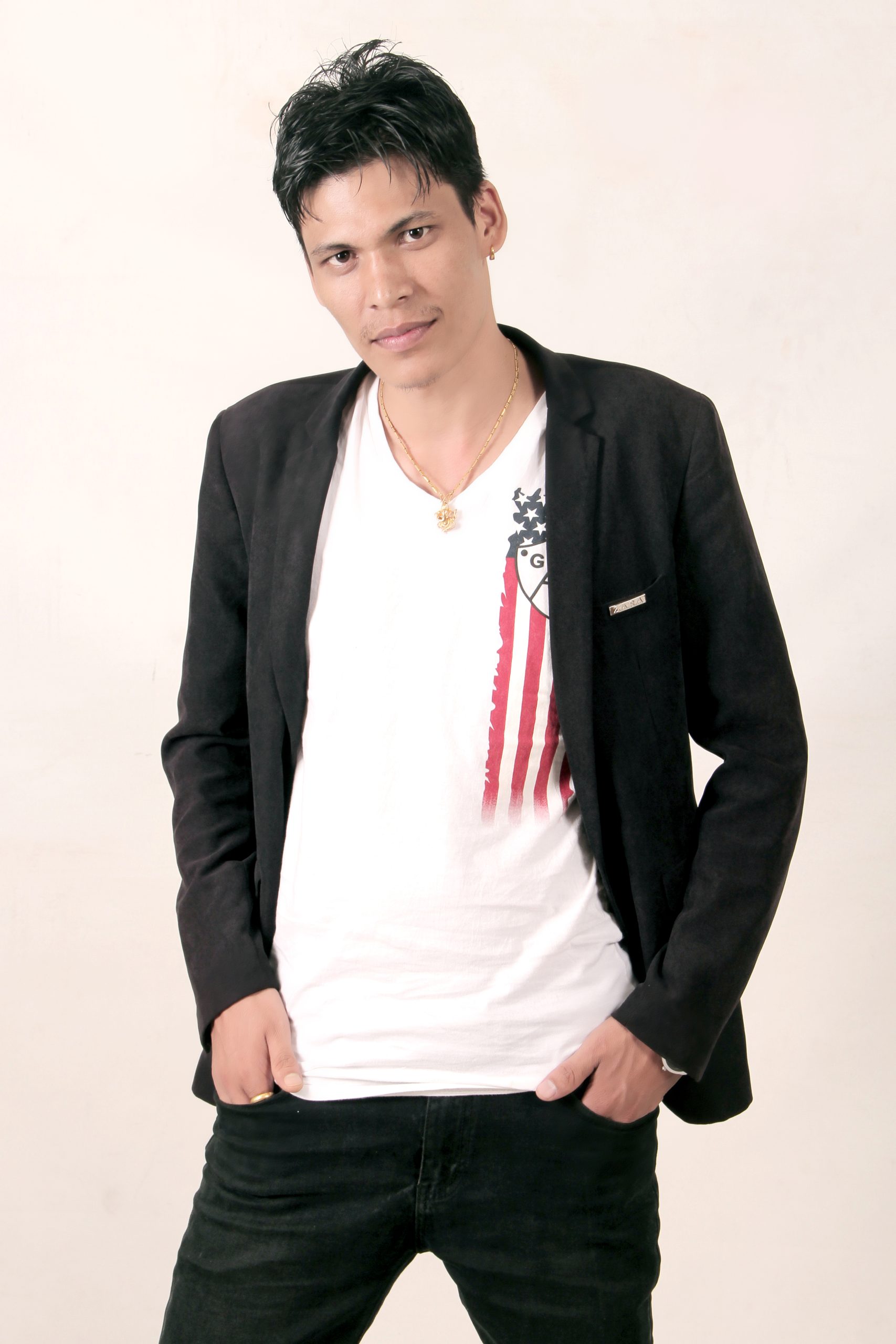 टेकेन्द्र शाह – गायक